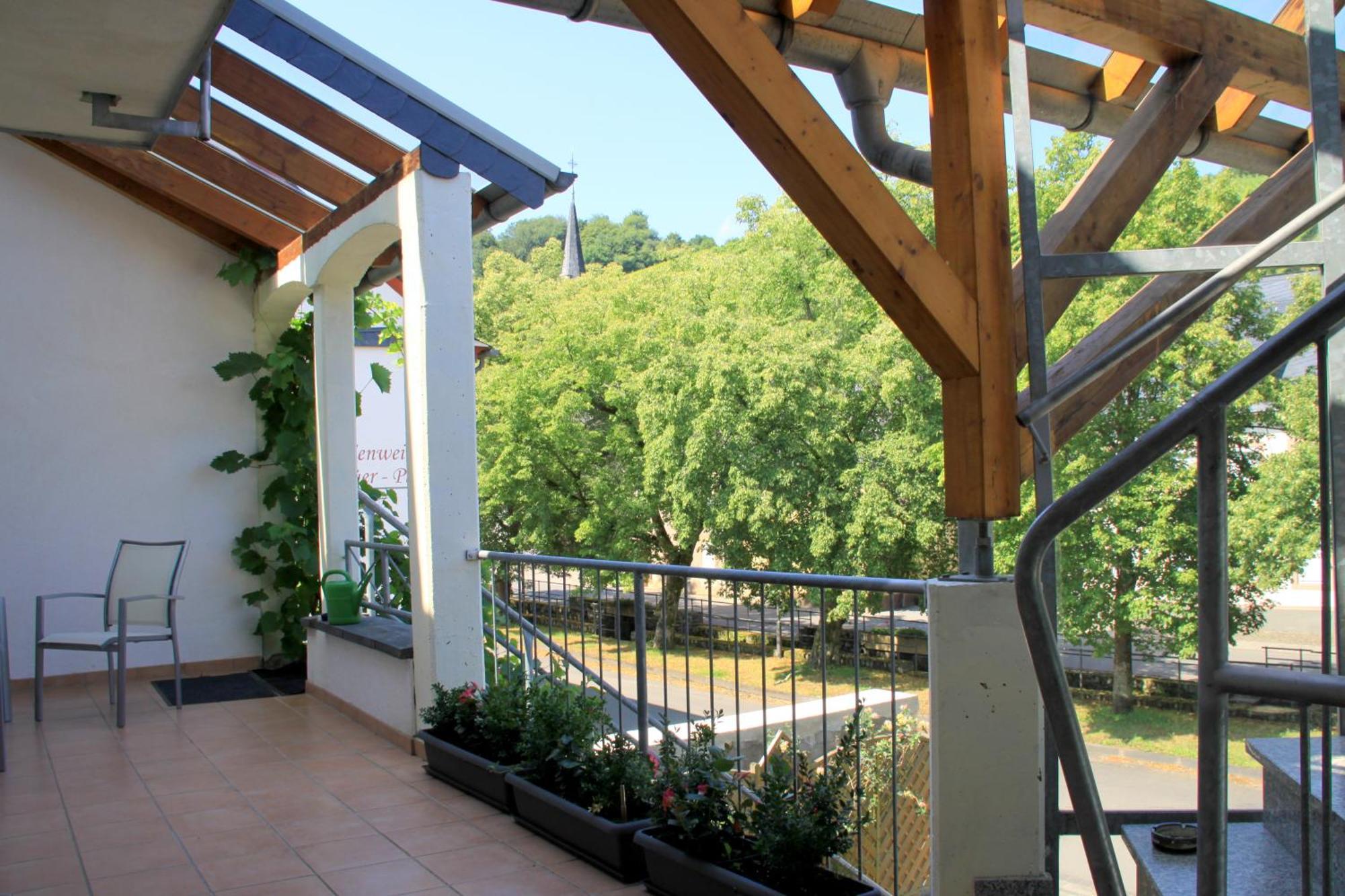 Ferienweingut & Gutsrestaurant Becker Apartment Burgen  Екстериор снимка