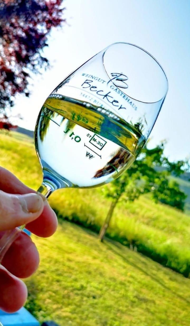Ferienweingut & Gutsrestaurant Becker Apartment Burgen  Екстериор снимка